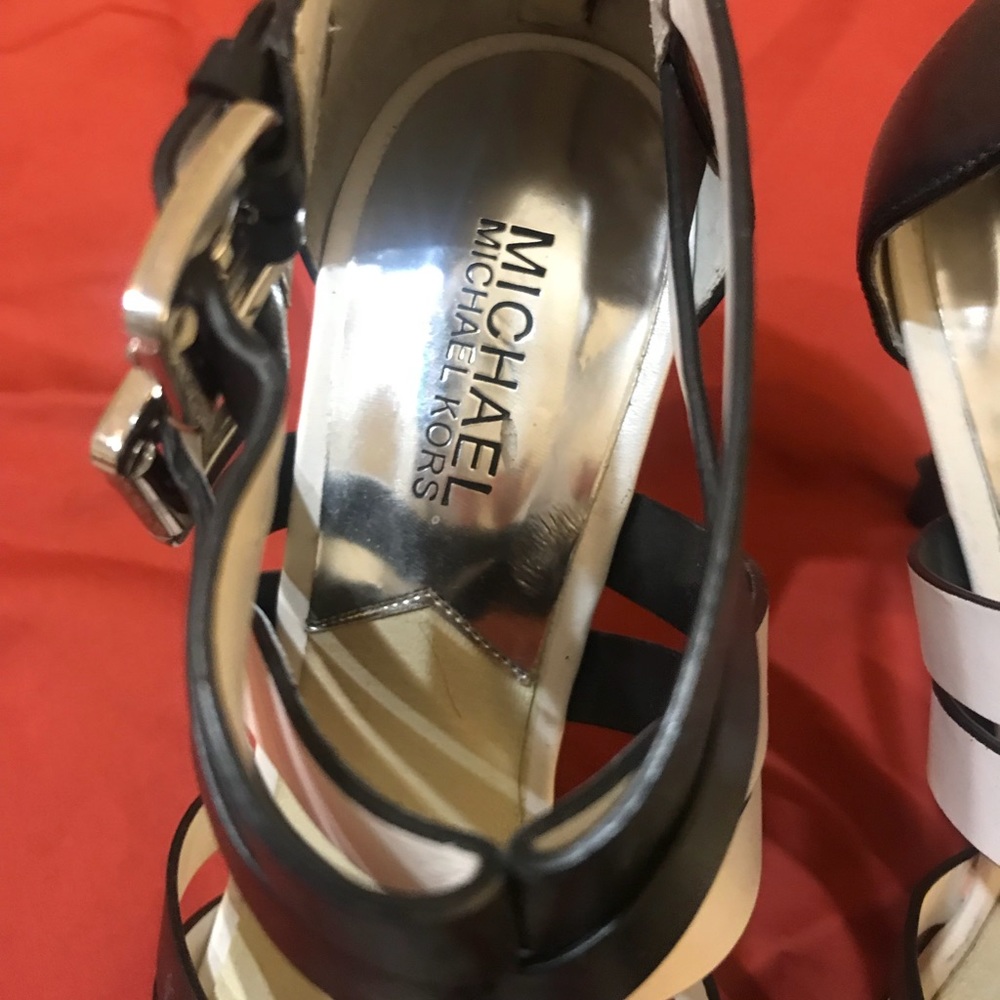 Michael Kors black and white strappy sandals - Picture 8 of 8
